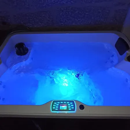 別荘 Mill House & Hot Tub Extra 15 Eur Night Booked